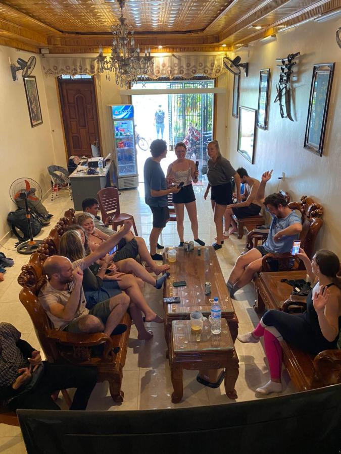 Hg Hostel Provide Tours & Motorbikes Ha Giang Bagian luar foto