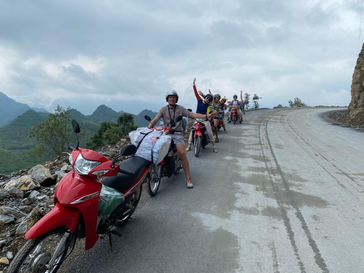 Hg Hostel Provide Tours & Motorbikes Ha Giang Bagian luar foto