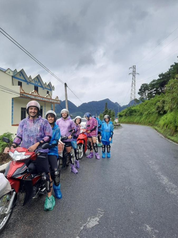 Hg Hostel Provide Tours & Motorbikes Ha Giang Bagian luar foto