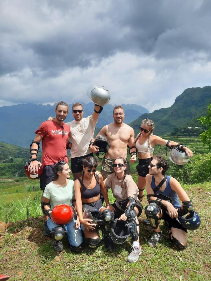 Hg Hostel Provide Tours & Motorbikes Ha Giang Bagian luar foto