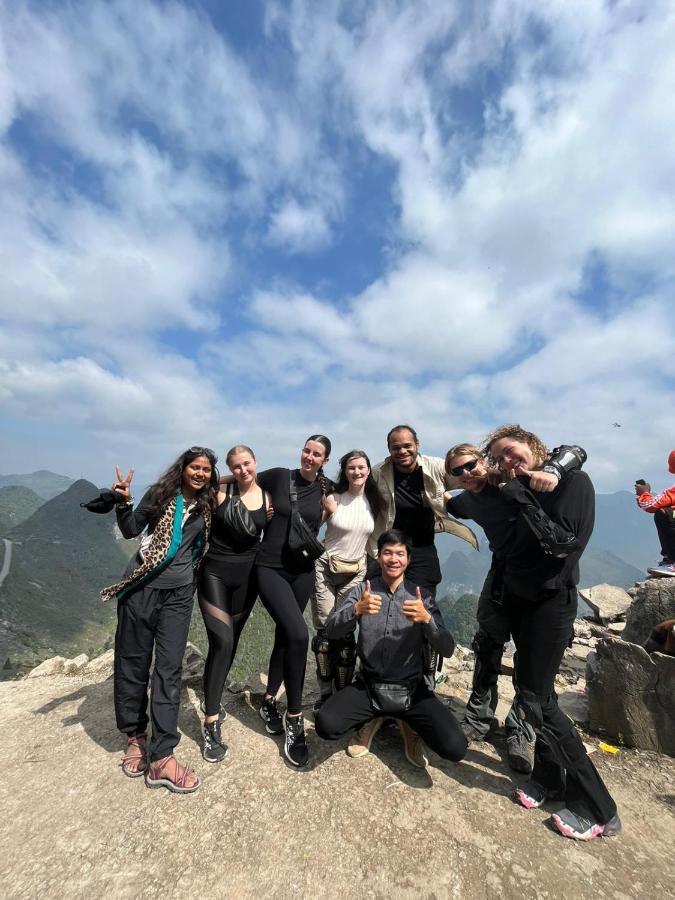 Hg Hostel Provide Tours & Motorbikes Ha Giang Bagian luar foto
