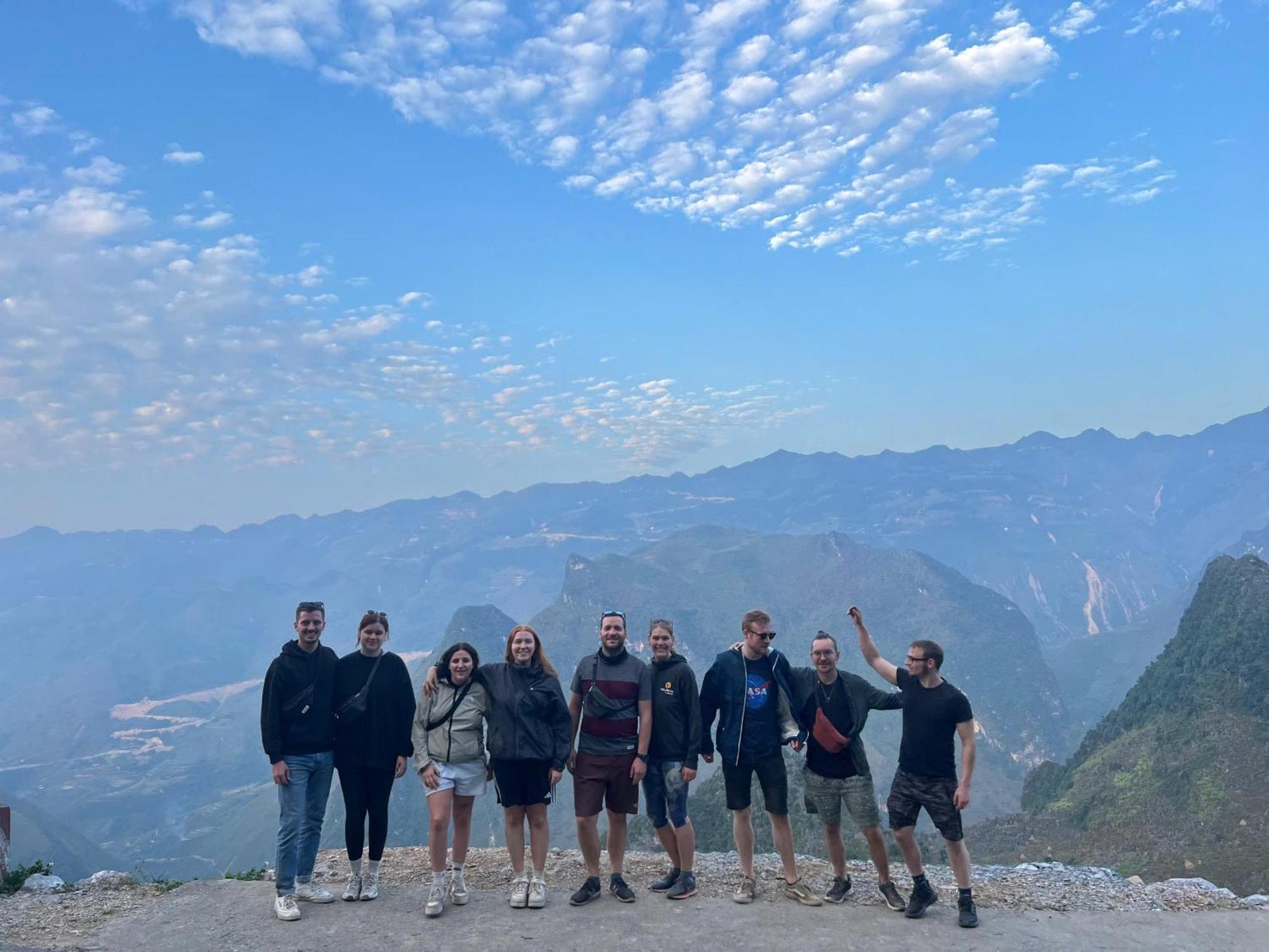 Hg Hostel Provide Tours & Motorbikes Ha Giang Bagian luar foto